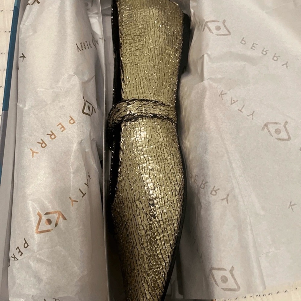 Katy Perry 9.5 Women's Evie Mary Jane Flat Gold NIB Fashion Casual Work School - Picture 3 of 8